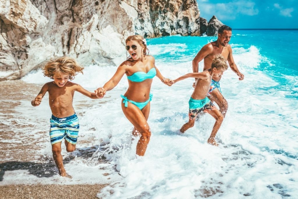 cheap family vacations - beach