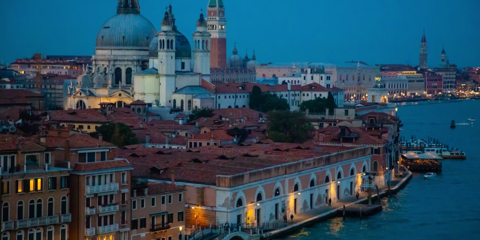 things to do at night in Venice